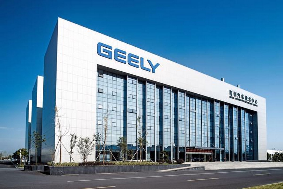 geely bat dau tu nam 1986 voi linh kien tu lanh va chinh thuc san xuat o to nam 1997 Geely bắt đầu từ năm 1986 với linh kiện tủ lạnh và chính thức sản xuất ô tô năm 1997