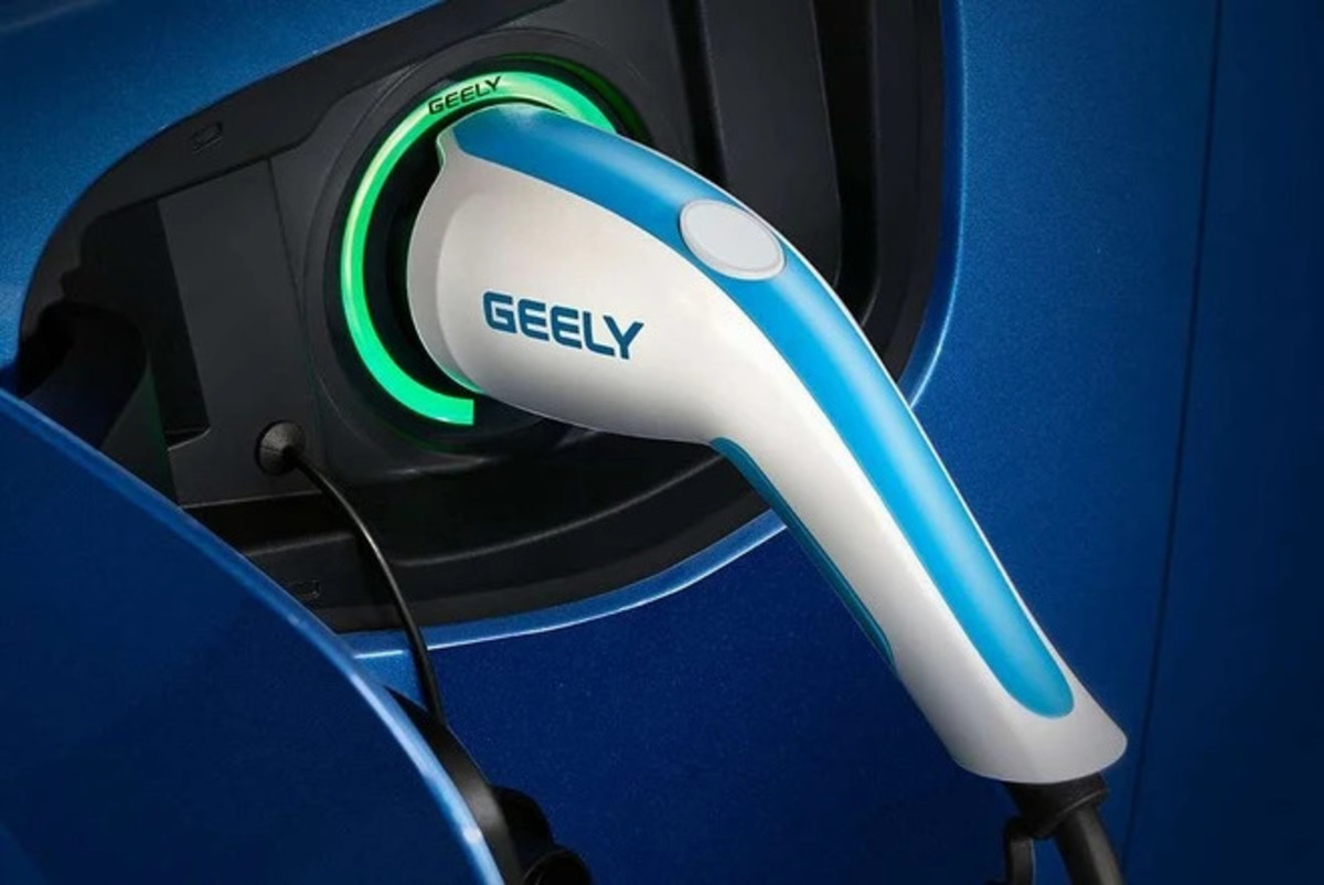 Xe ô tô điện sạc đầy hết bao nhiêu tiền?